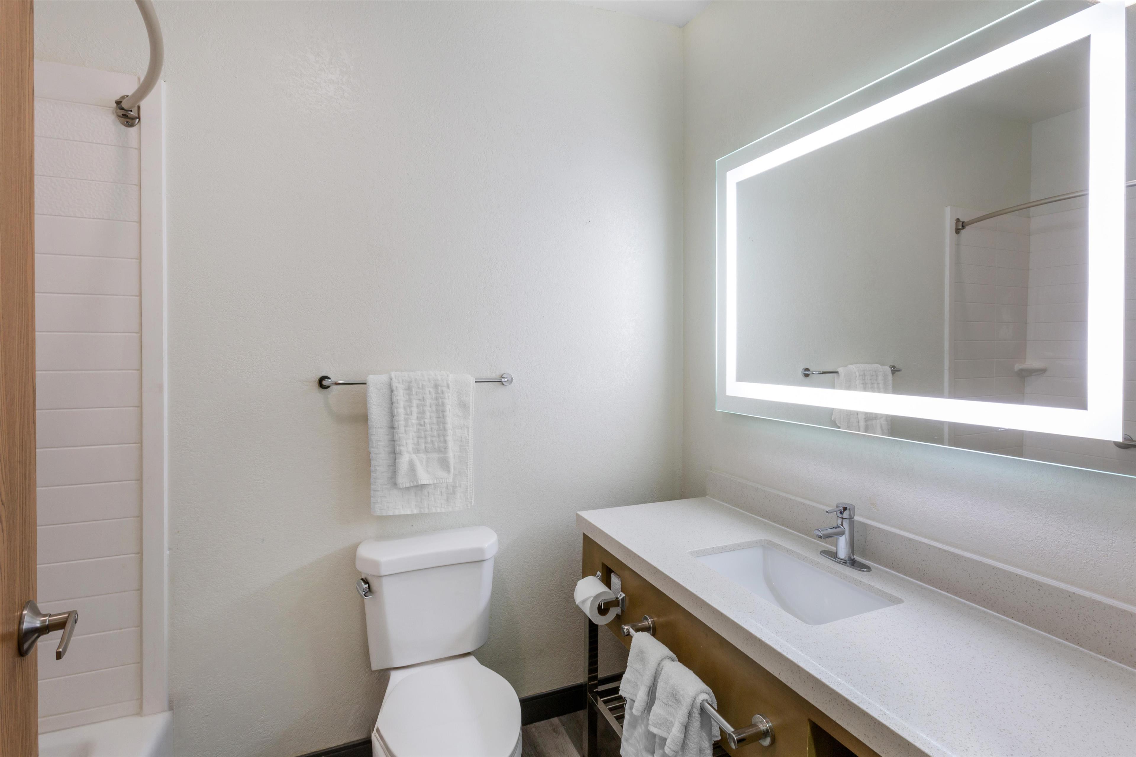 Best Western Inn of Payson Room Type - 1 King Bed, Non-Smoking, Hot Tub, Fireplace, Pillow Top Mattress, Wet Bar, Microwave And Refrigerato Best Western Inn of Payson Room Type - 1 King Bed, Non-Smoking, Hot Tub, Fireplace, Pillow Top Mattress, Wet Bar, Microwave And Refrigerato