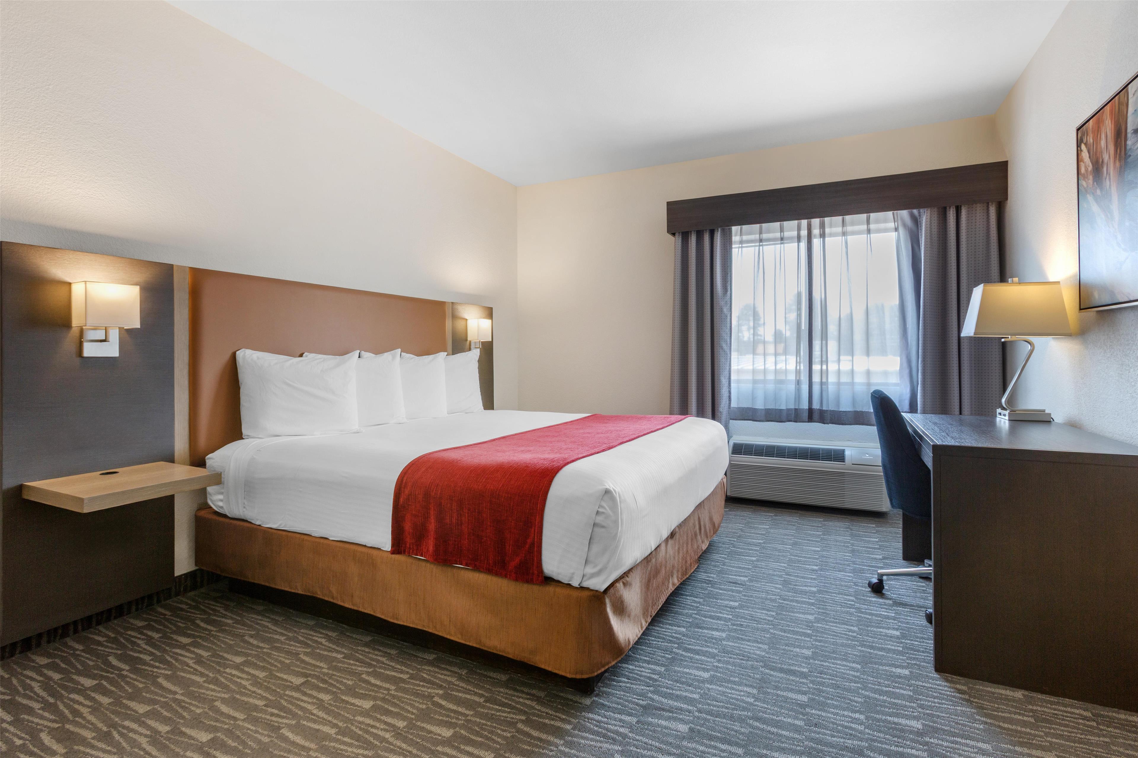 Best Western Inn of Payson Room Type - 1 King Bed, Non-Smoking, Sitting Area, Pillow Top Mattress, Wet Bar, Microwave And Refrigerator, Ful Best Western Inn of Payson Room Type - 1 King Bed, Non-Smoking, Sitting Area, Pillow Top Mattress, Wet Bar, Microwave And Refrigerator, Ful