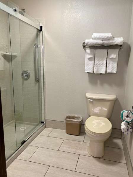  - Best Western Emporia Inn - I-35, Exit 128