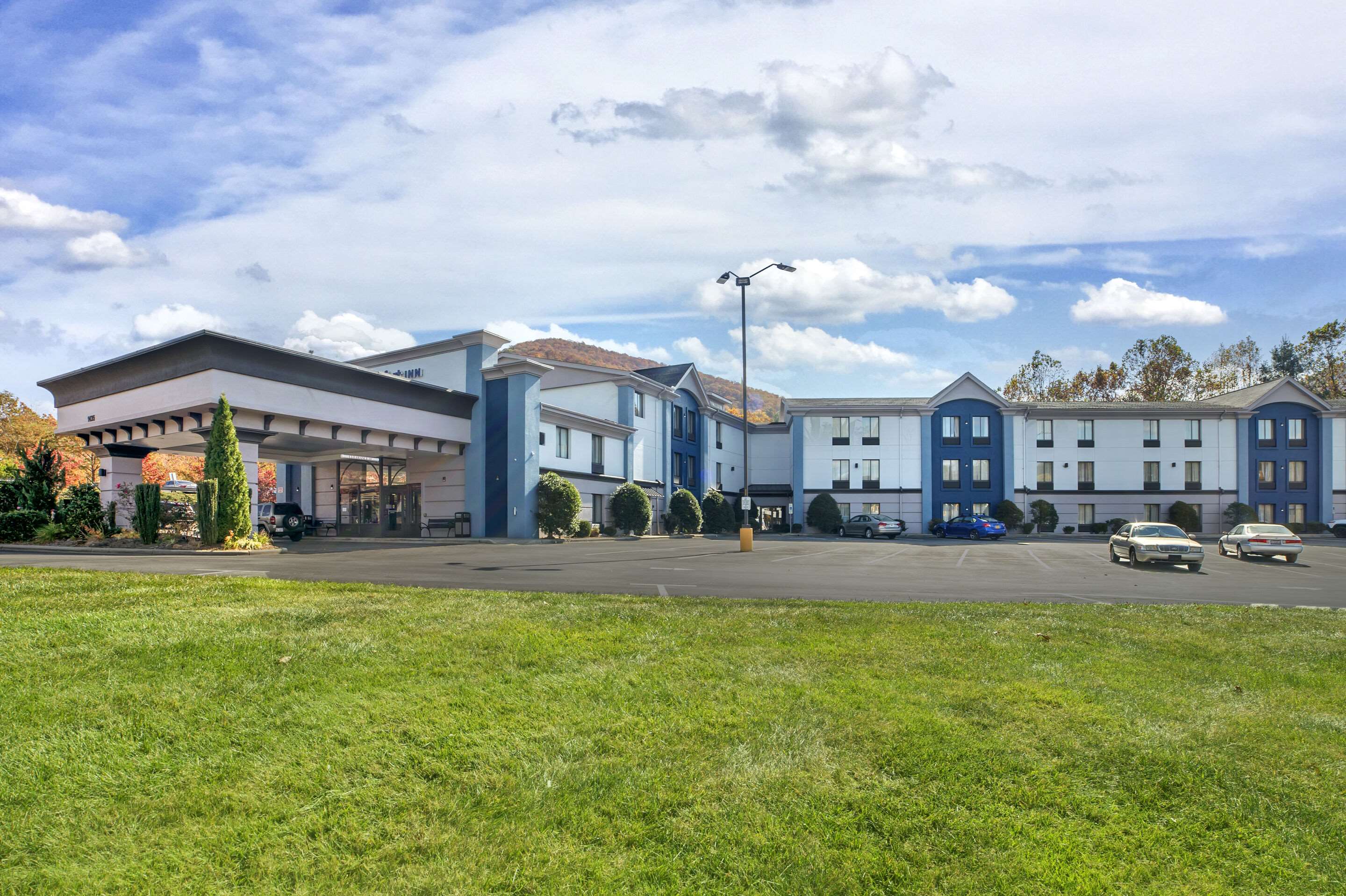 Hotel exterior | Comfort Inn Asheville-Tunnel Road East