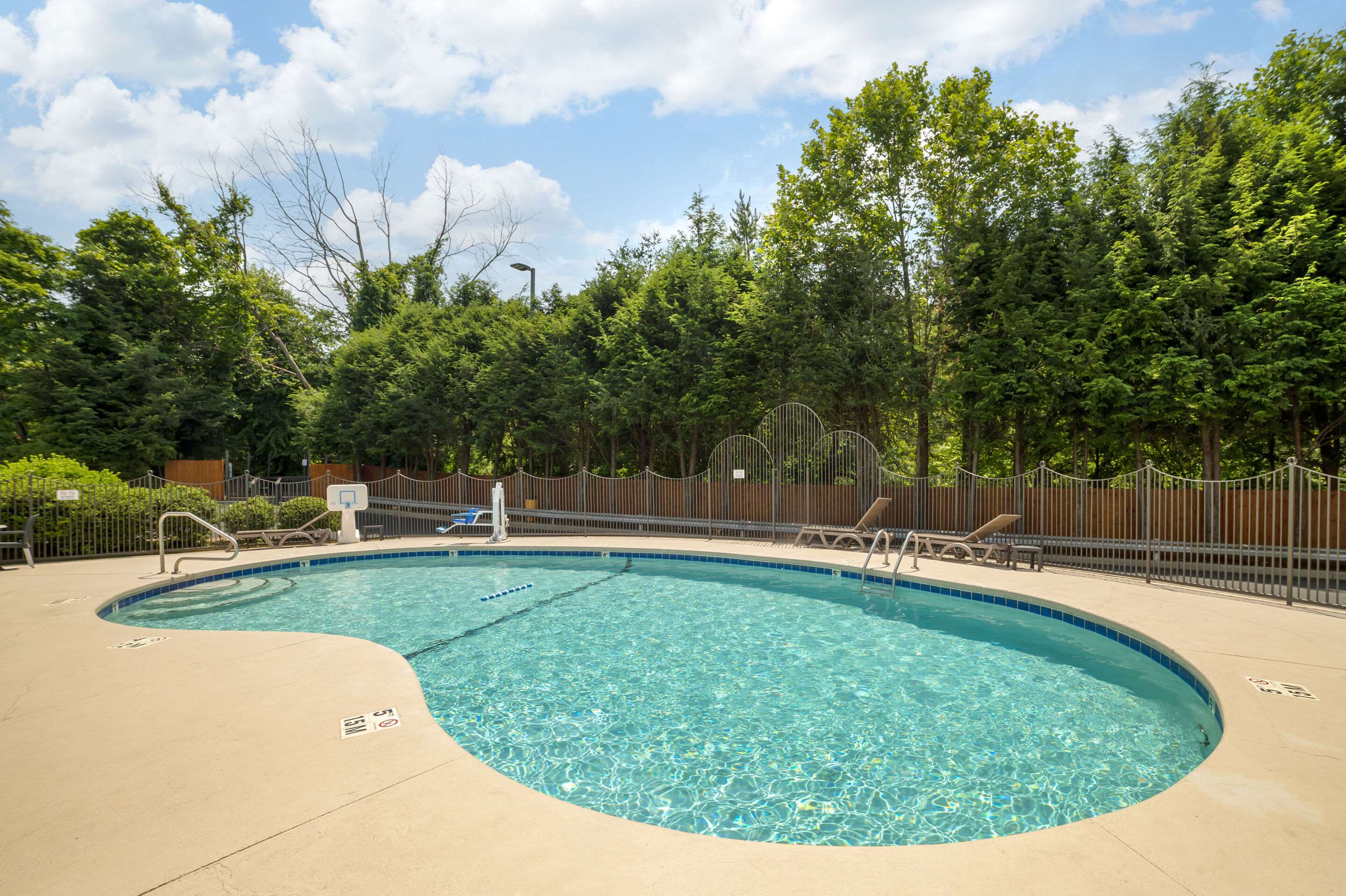 Outdoor pool | Comfort Inn Asheville-Tunnel Road East