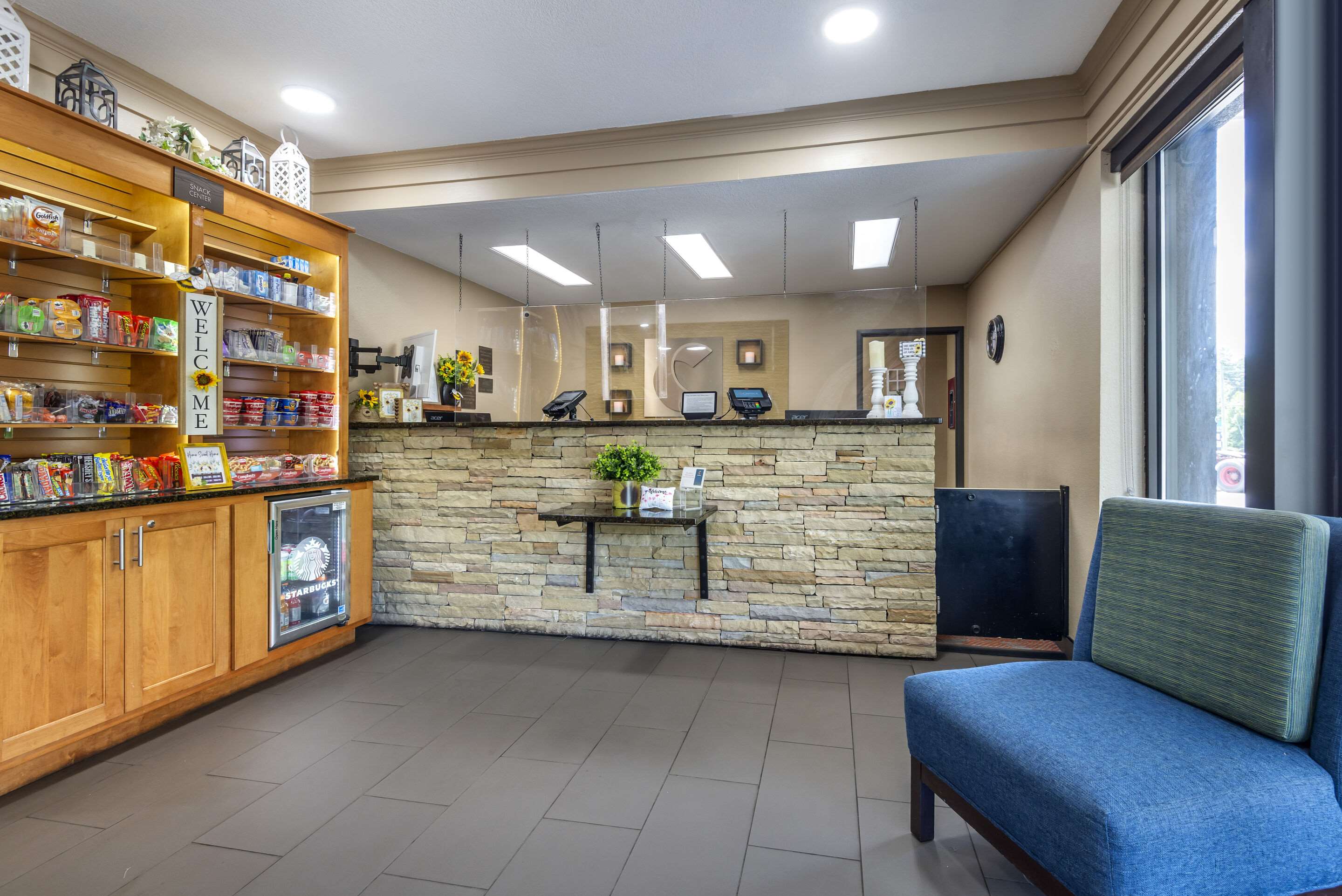 Front desk | Comfort Inn Asheville-Tunnel Road East