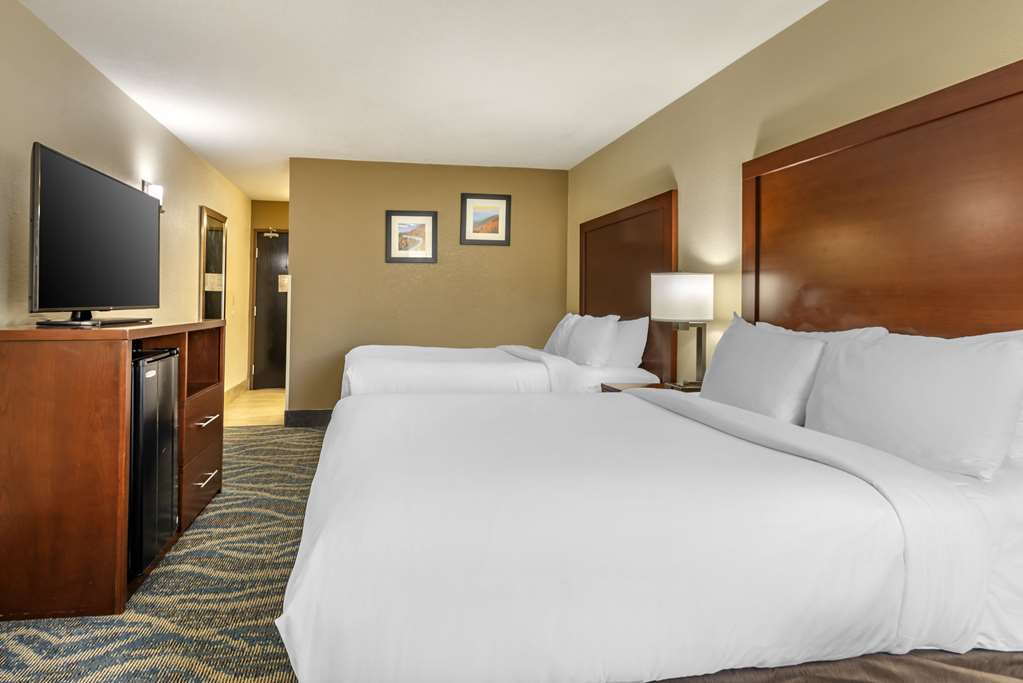 COMFORT INN ASHEVILLE EAST-BLUE RID-guestroom-Guest Room,On-Site.jpg