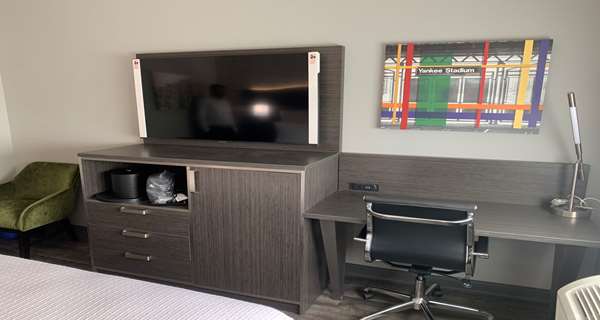  - Best Western Plus City Line Hotel Bronx