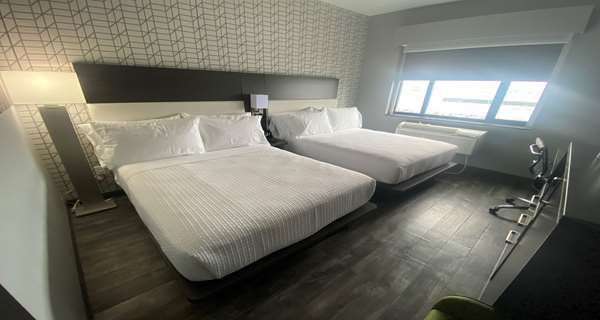 - Best Western Plus City Line Hotel Bronx