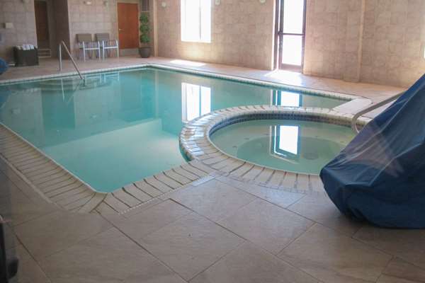 Pool - Quality Inn Perryton