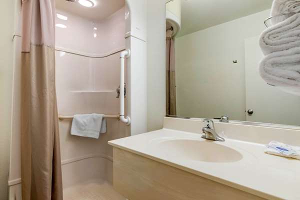  - Rodeway Inn Hays - I-70, Exit 159