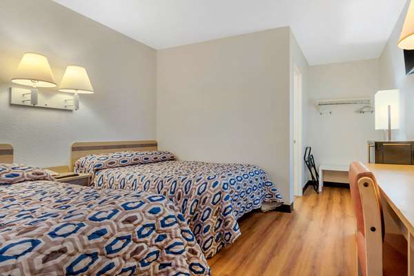  - Rodeway Inn Hays - I-70, Exit 159