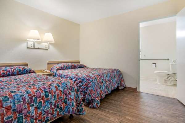  - Rodeway Inn Hays - I-70, Exit 159