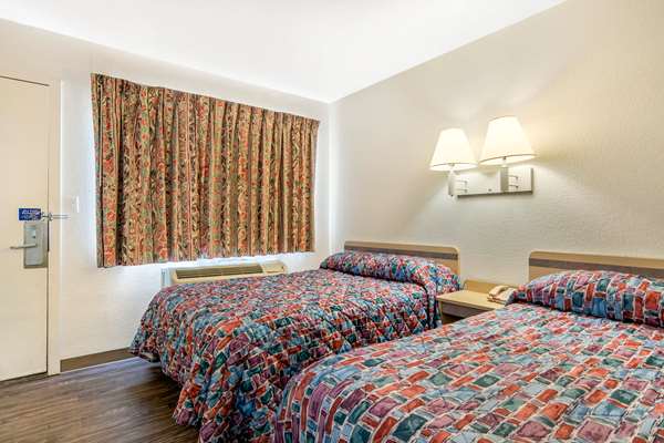  - Rodeway Inn Hays - I-70, Exit 159