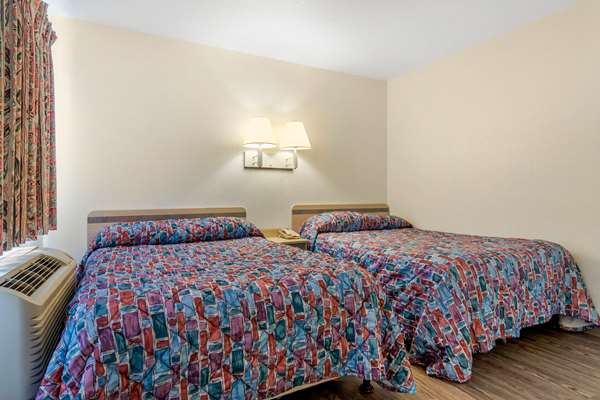  - Rodeway Inn Hays - I-70, Exit 159