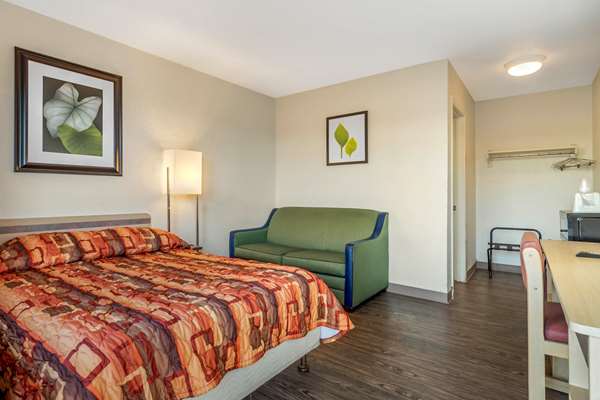  - Rodeway Inn Hays - I-70, Exit 159