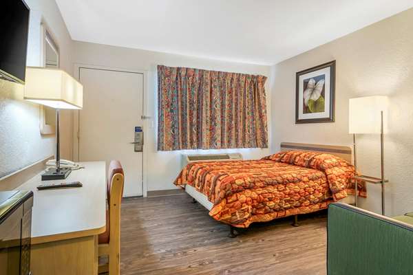  - Rodeway Inn Hays - I-70, Exit 159