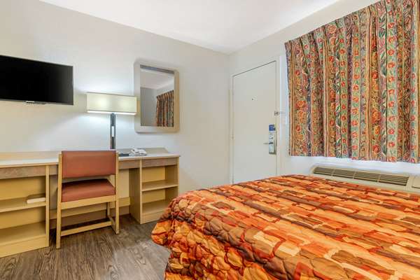  - Rodeway Inn Hays - I-70, Exit 159