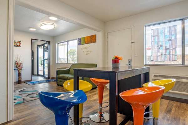  - Rodeway Inn Hays - I-70, Exit 159