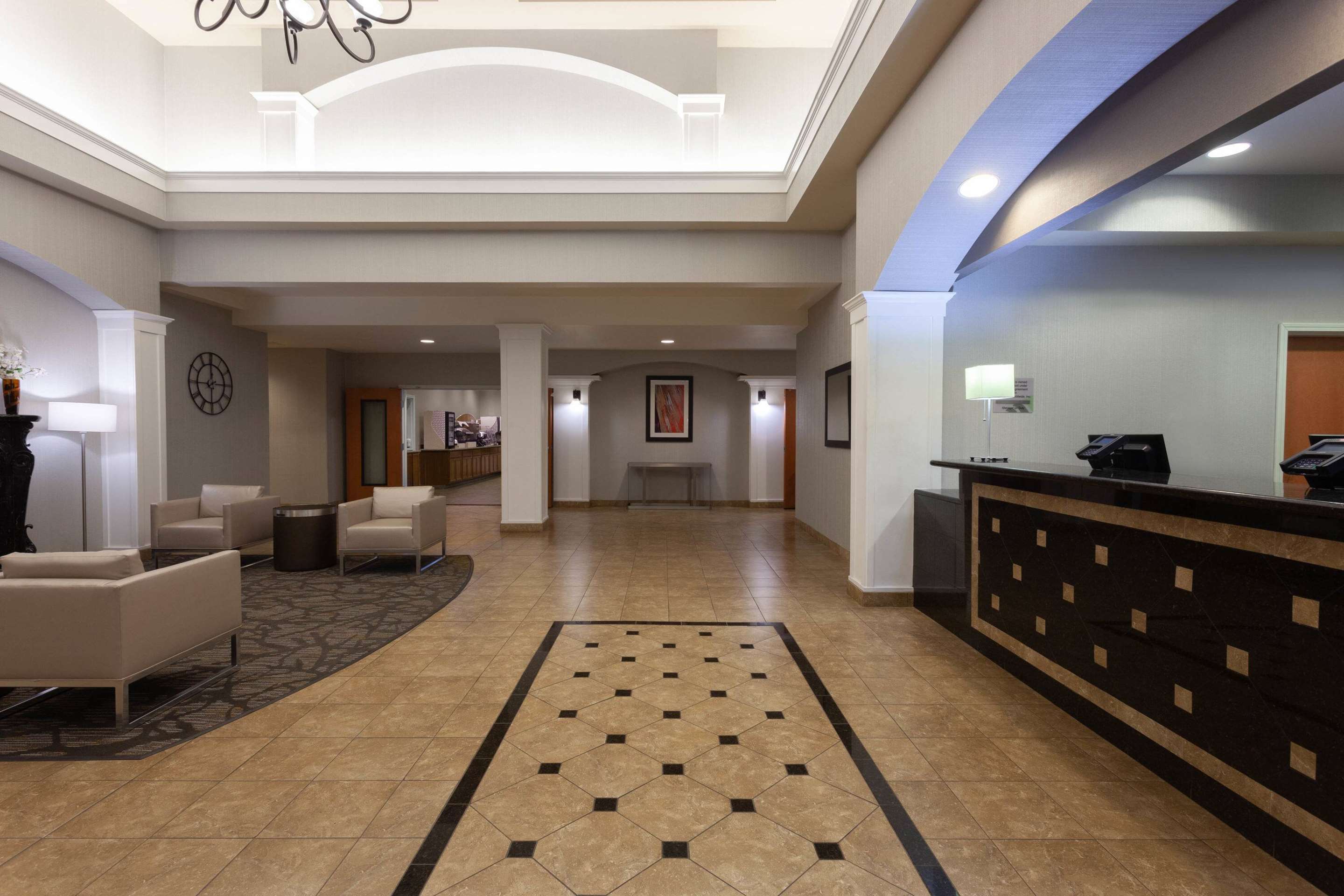 Lobby | Wingate by Wyndham Moses Lake