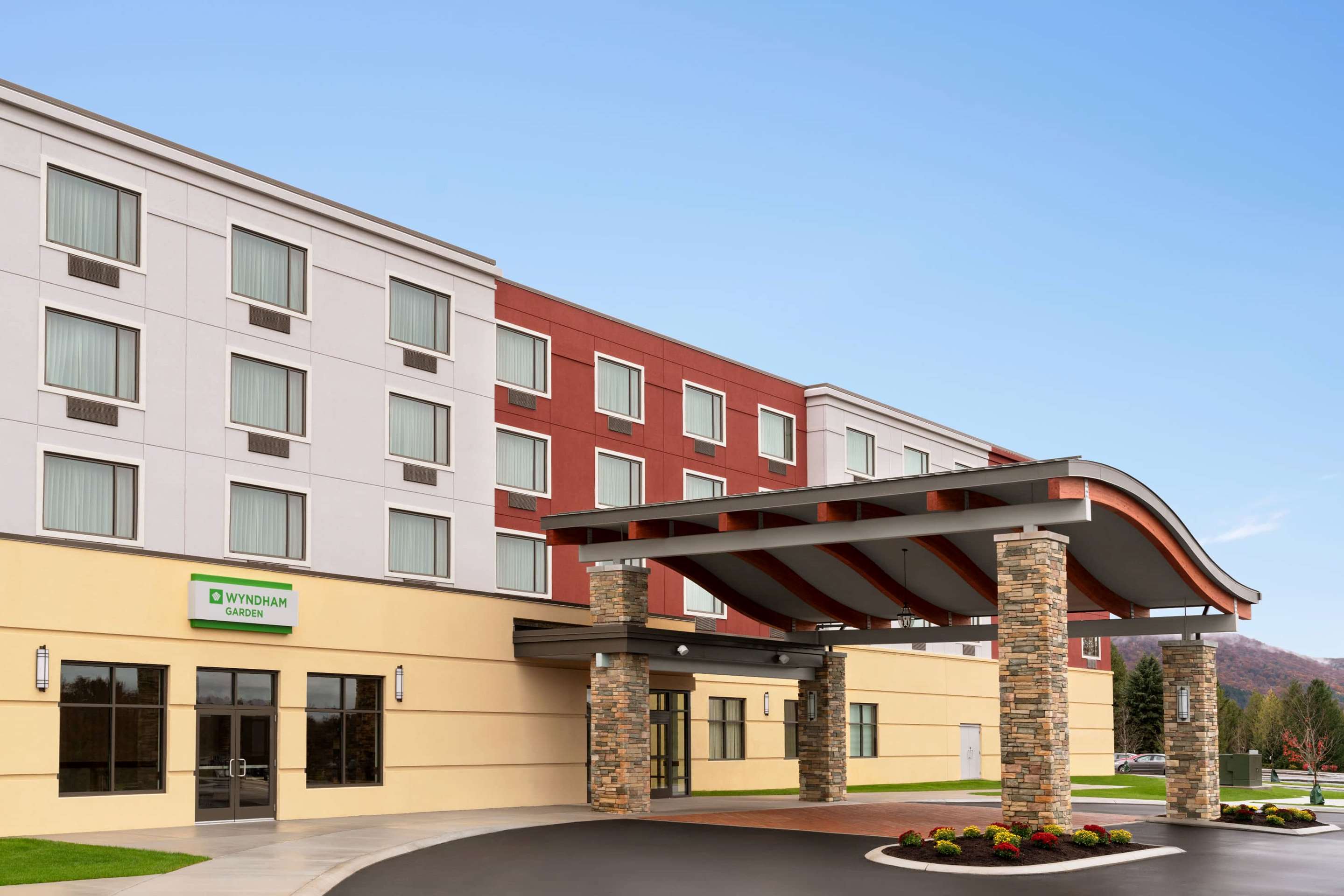 Exterior | Wyndham Garden State College