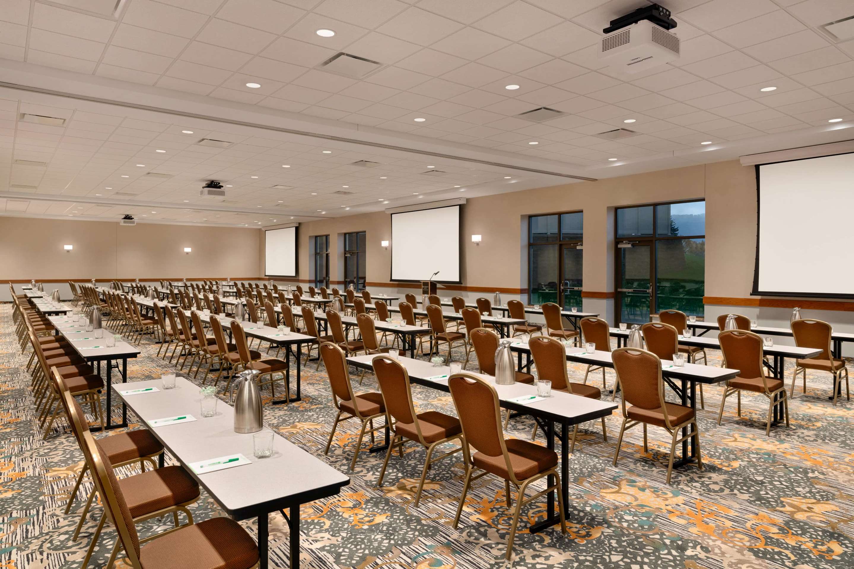 Meeting Room | Wyndham Garden State College