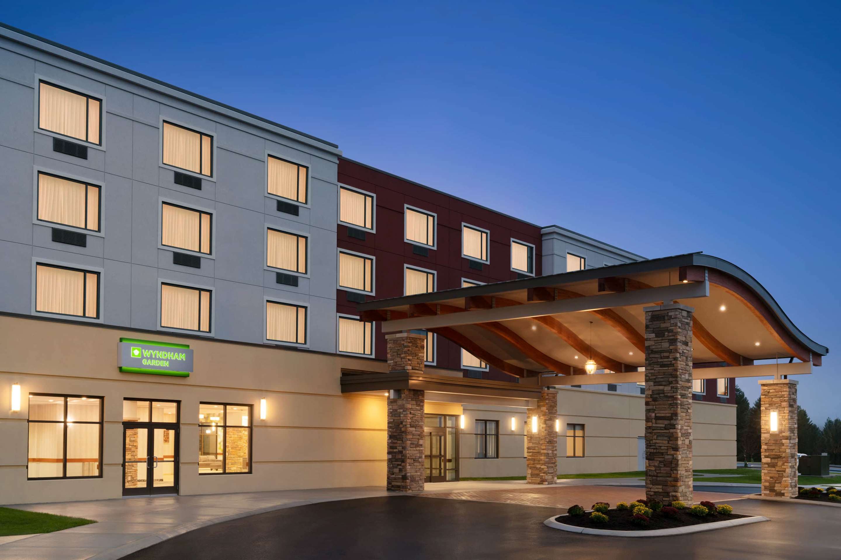 Exterior | Wyndham Garden State College