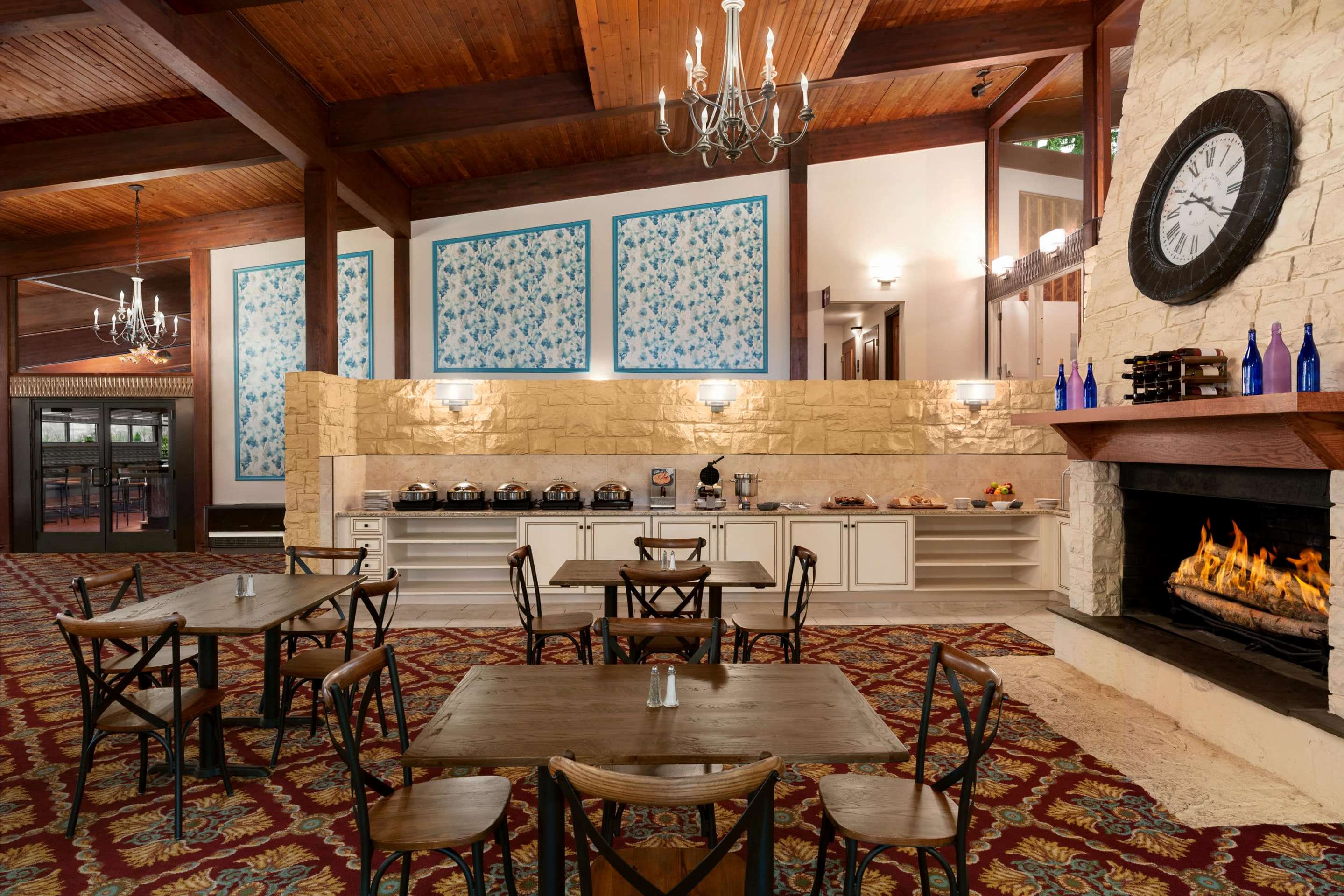 Breakfast Area | Wyndham Garden State College