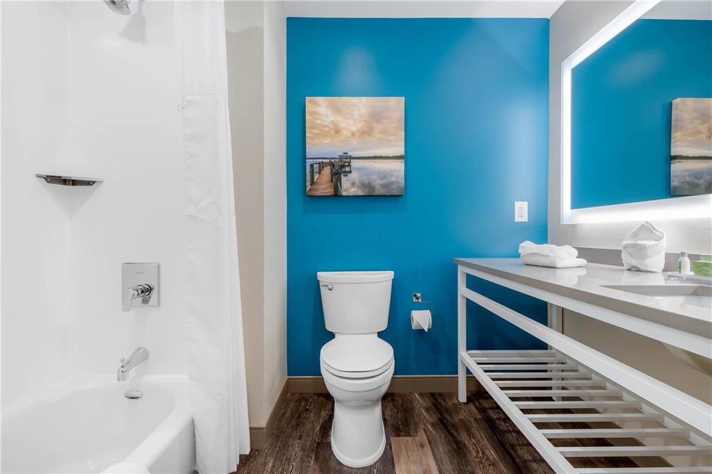 CAMBRIA HOTEL MOUNT PLEASANT - CHAR-guestroom-Guest Room,Bathroom,On-Site.jpg