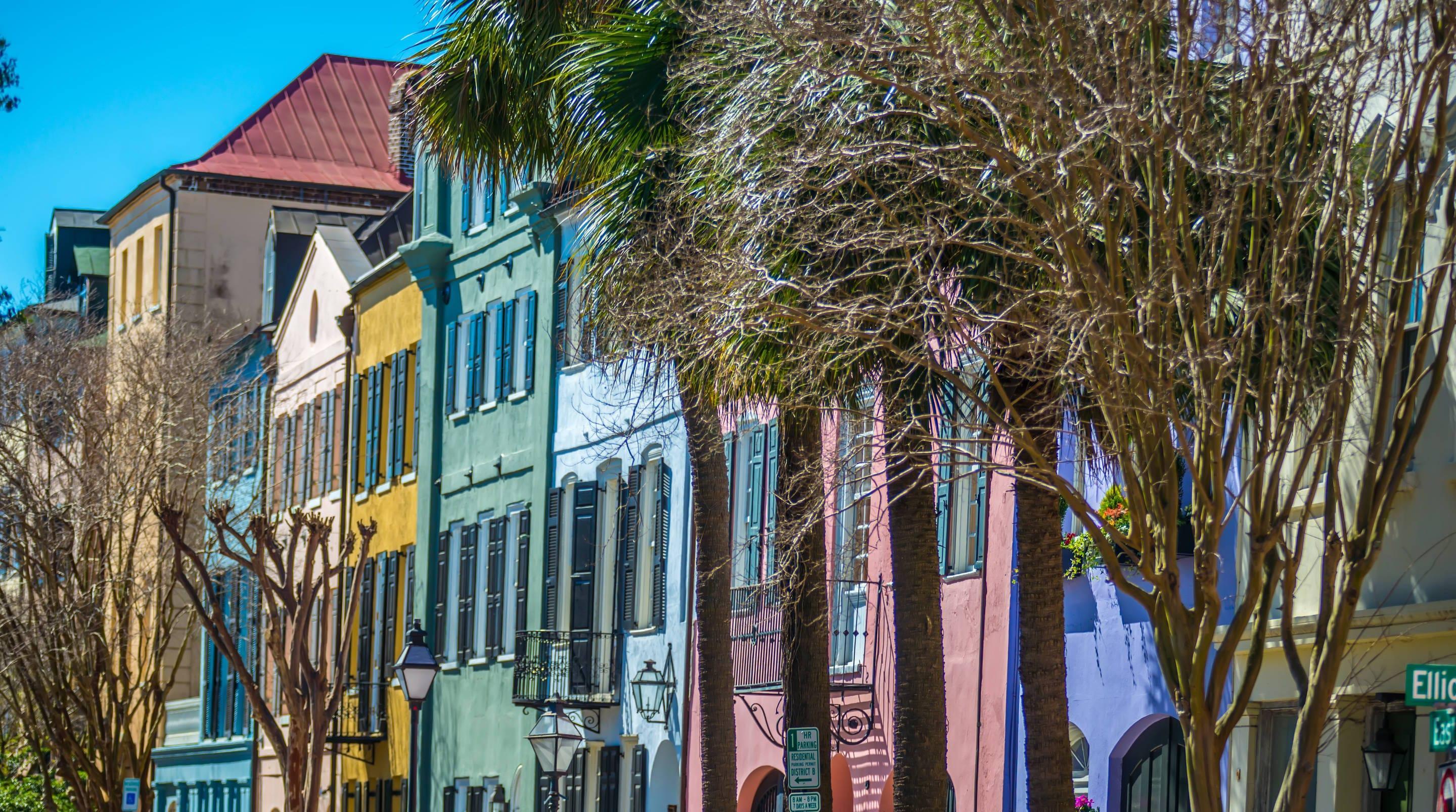 Rainbow row street in Charleston | Cambria Hotel Mount Pleasant - Charleston