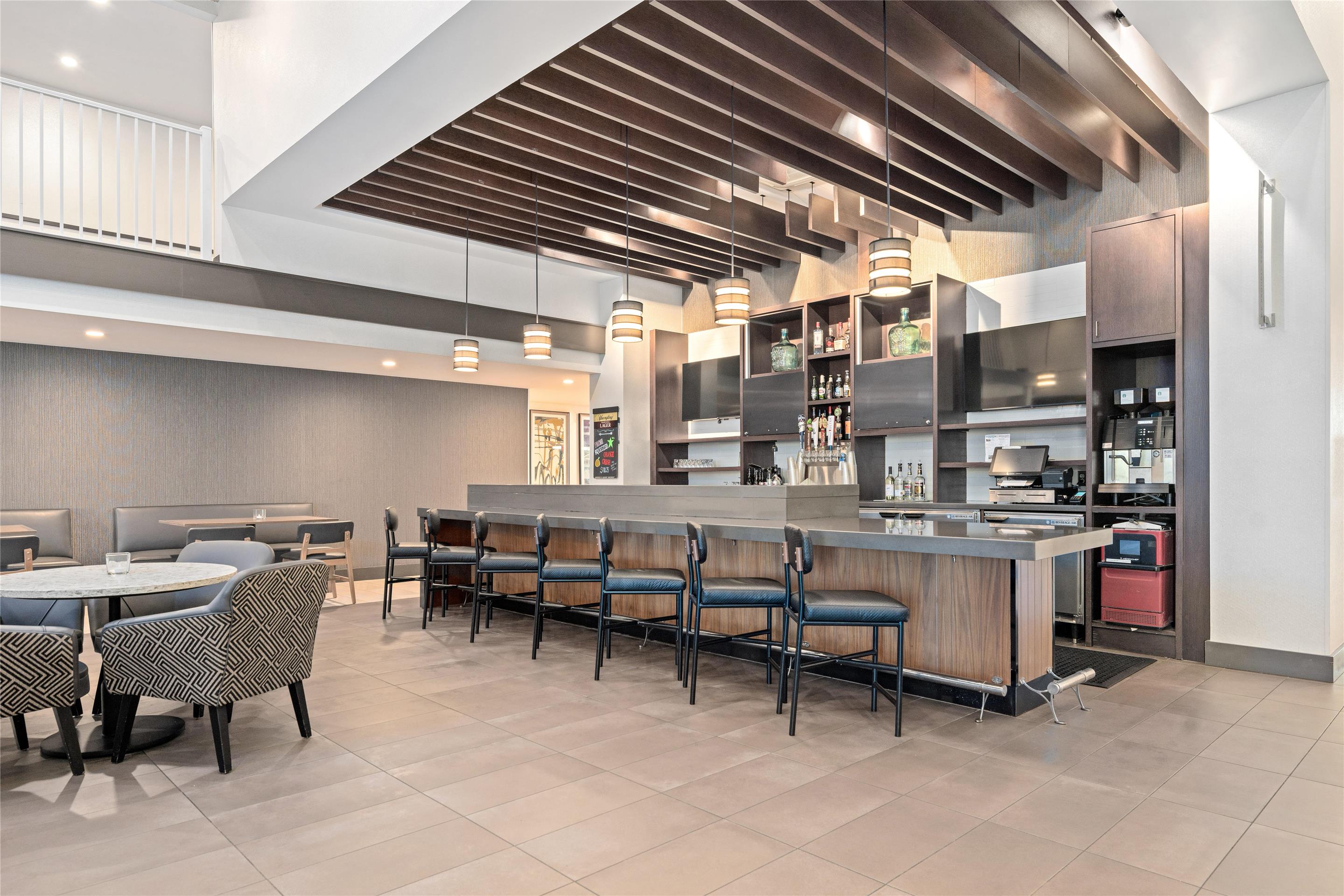 Bar Lounge | Hyatt Place Ocean City / Oceanfront