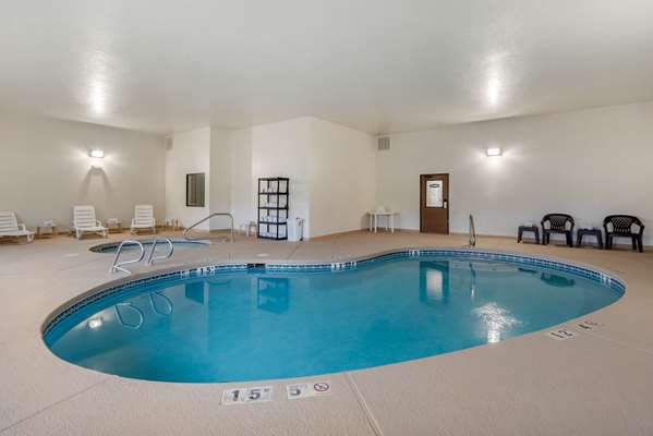 Pool - Quality Inn & Suites South Fork
