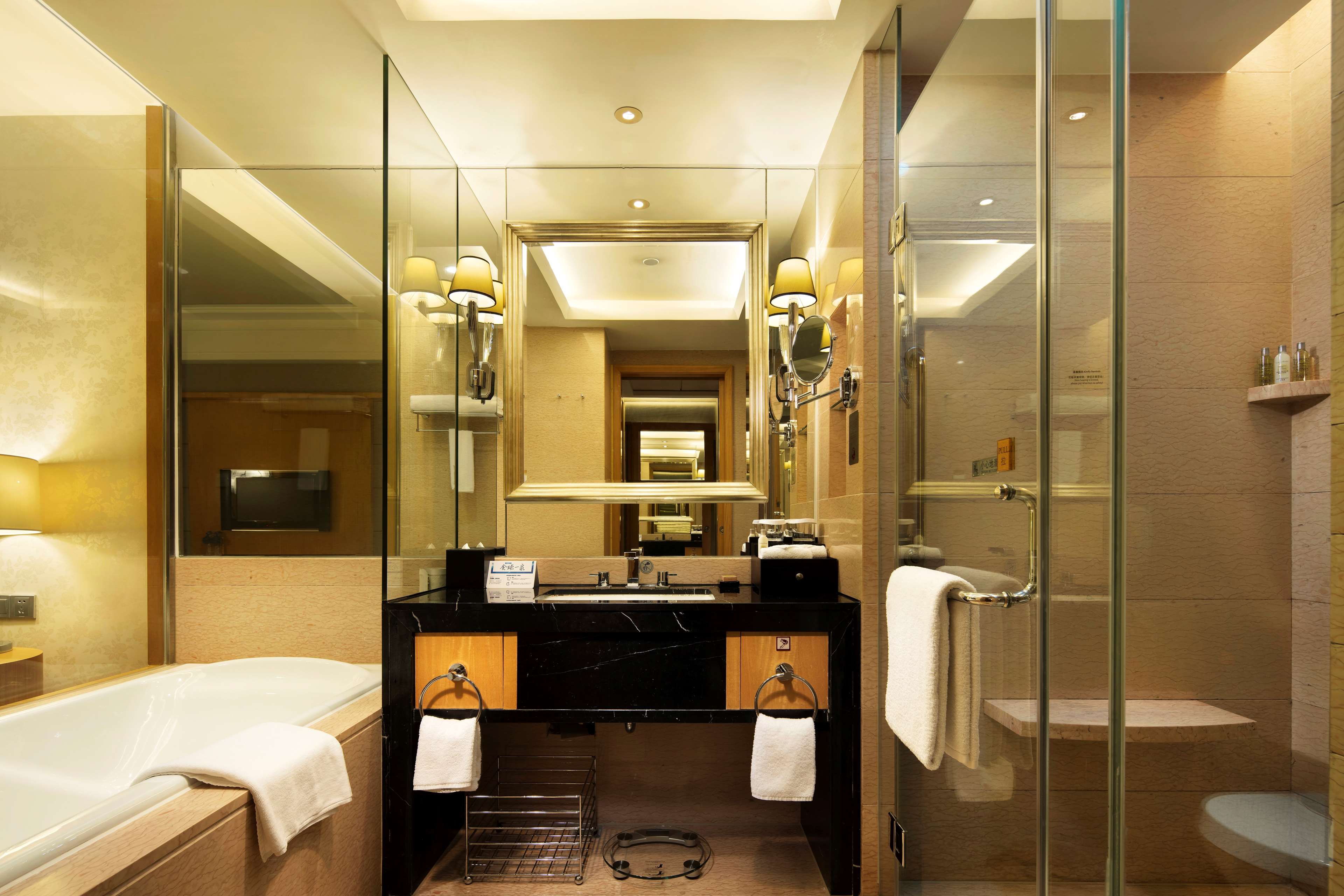 Hilton Xiamen Room Type - KING EXECUTIVE ROOM
