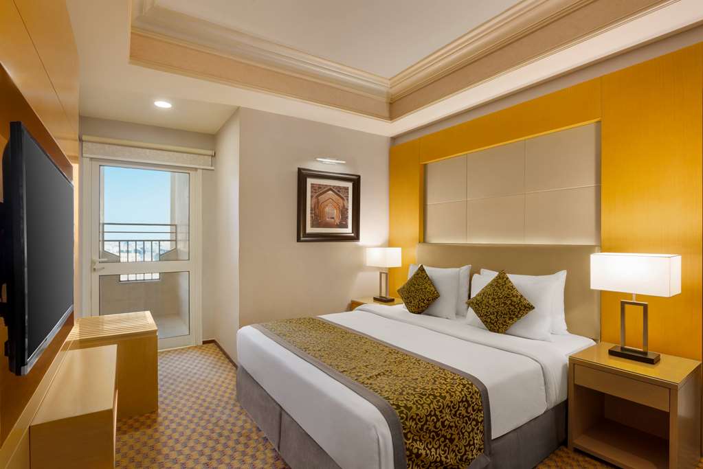 WYNDHAM GARDEN DAMMAM-guestroom-Guest Room,Suite,On-Site.jpg