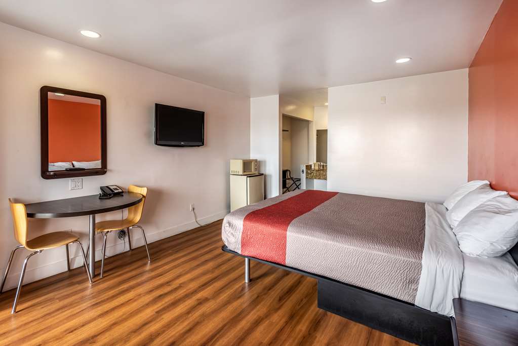 MOTEL 6 GARDENA, CA - SOUTH-guestroom-Guest Room,On-Site.jpg