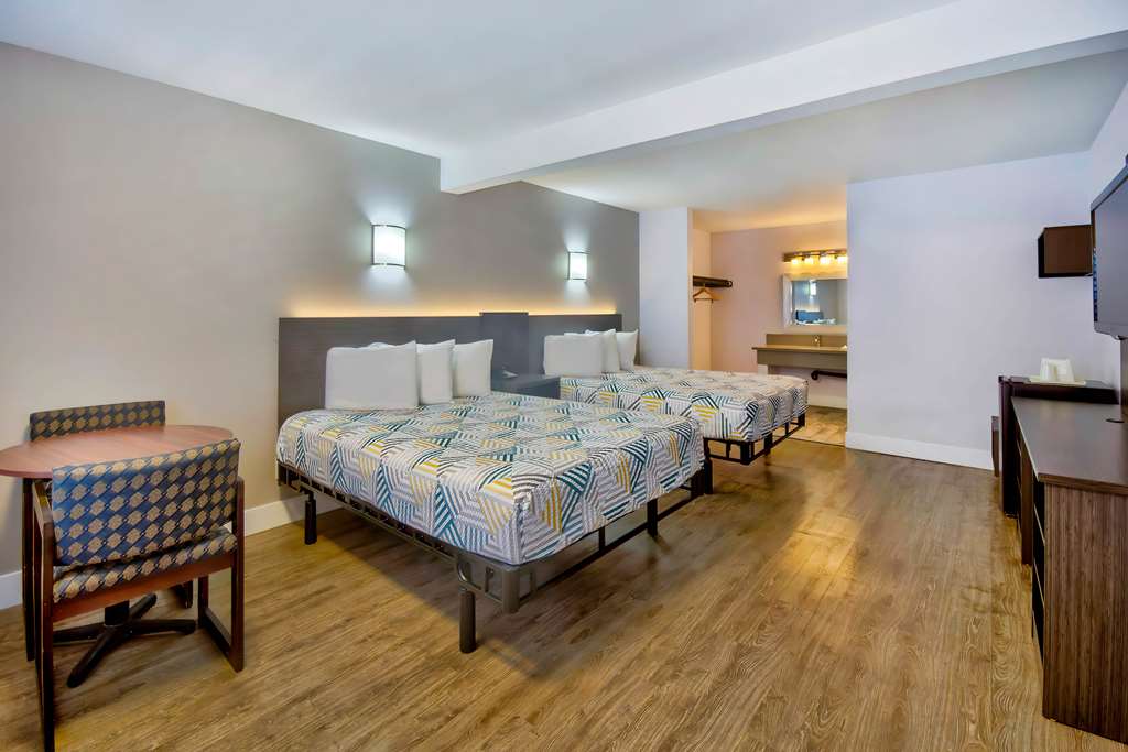 MOTEL 6 INGLEWOOD, CA-guestroom-Guest Room,On-Site.jpg