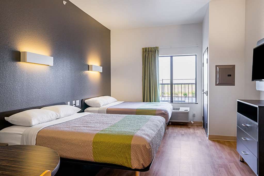 STUDIO 6 BUDA, TX-guestroom-Guest Room,Bedding,Queen bed,Guest Room Amenity,TV and multimedia,Sitting area,On-Site,Furnishings,Telephone,Deluxe Room,Double Room.jpg