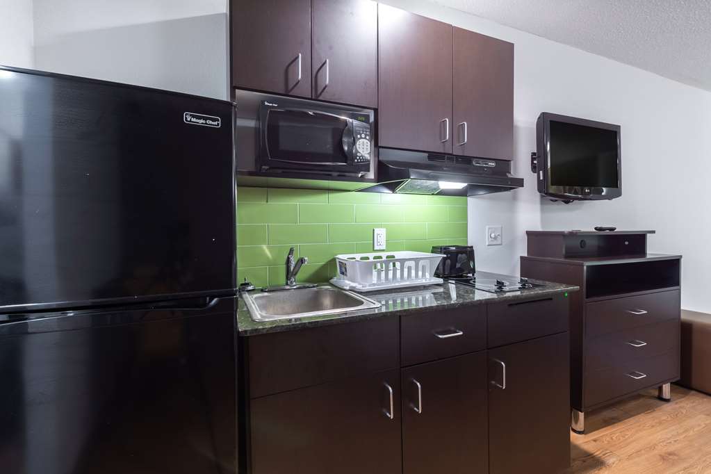 STUDIO 6 BRYAN, TX -UNIVERSITY AREA-guestroom-Guest Room,Guest Room Amenity,Kitchen/Kitchenette,On-Site.jpg