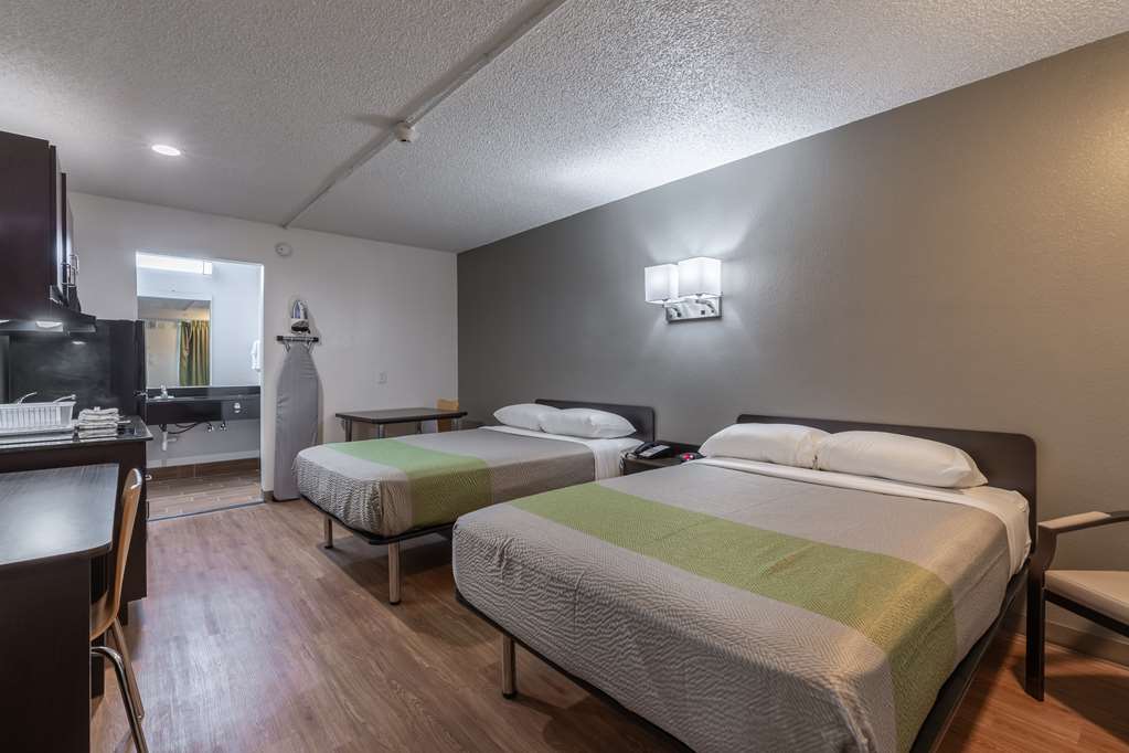 STUDIO 6 BRYAN, TX -UNIVERSITY AREA-guestroom-Guest Room,On-Site.jpg