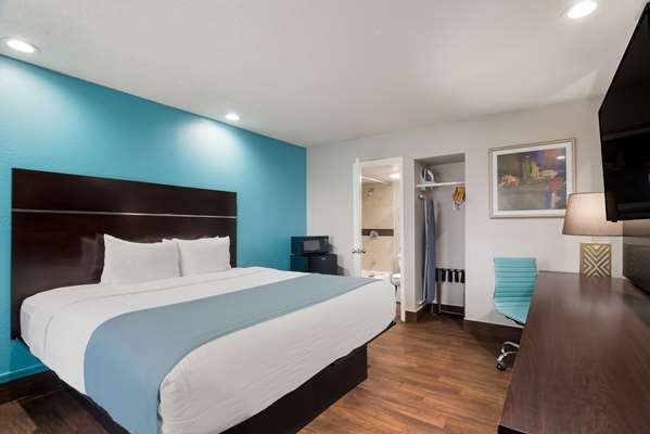  - SureStay Hotel by Best Western Laredo - I-35, Exit 3A