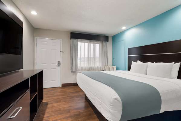  - SureStay Hotel by Best Western Laredo - I-35, Exit 3A