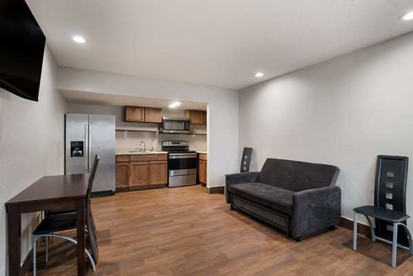 Suite - SureStay Hotel by Best Western Laredo - I-35, Exit 3A