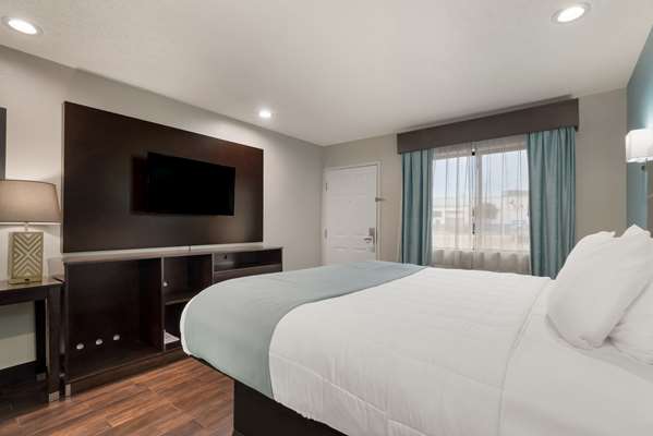  - SureStay Hotel by Best Western Laredo - I-35, Exit 3A