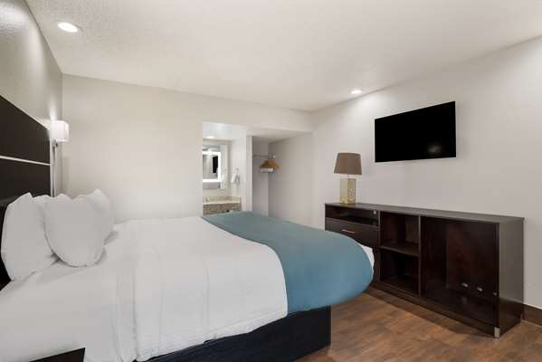 Suite - SureStay Hotel by Best Western Laredo - I-35, Exit 3A