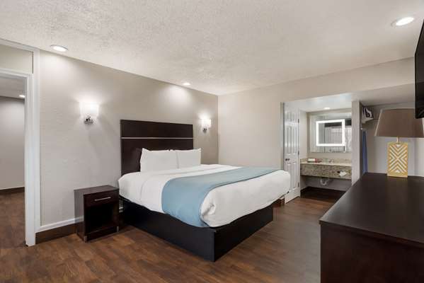 Suite - SureStay Hotel by Best Western Laredo - I-35, Exit 3A
