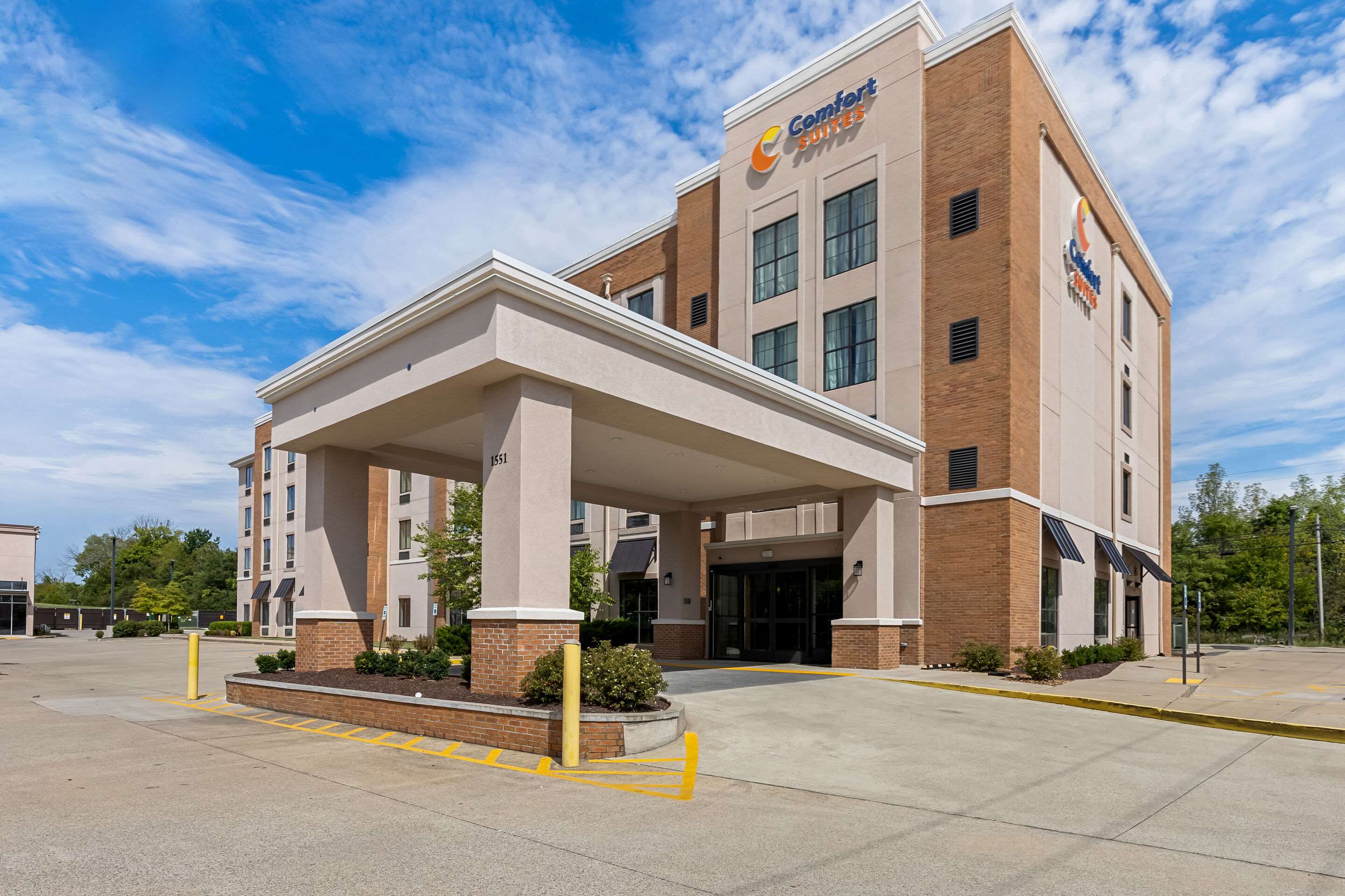 Hotel exterior | Comfort Suites