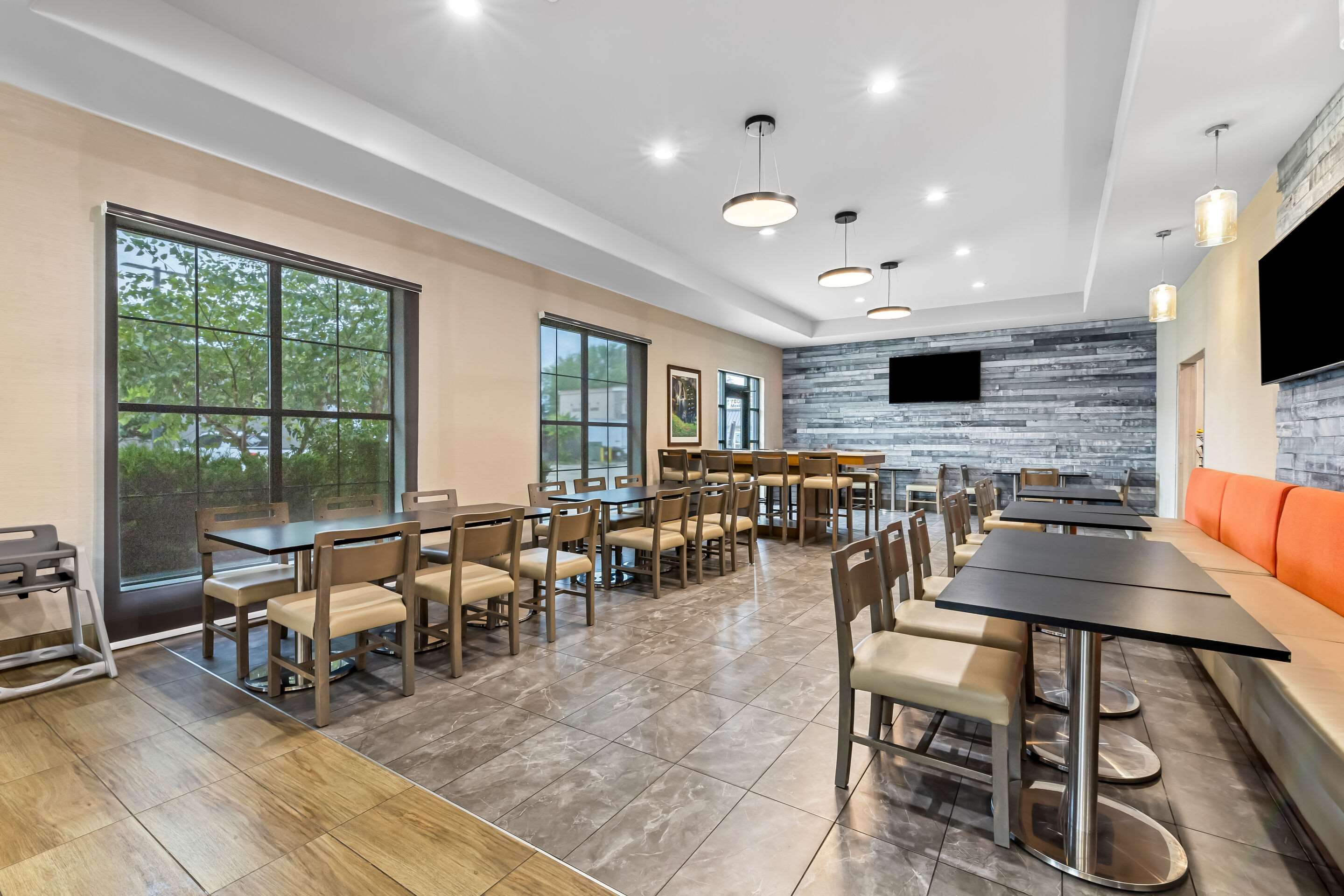 Breakfast area | Comfort Suites
