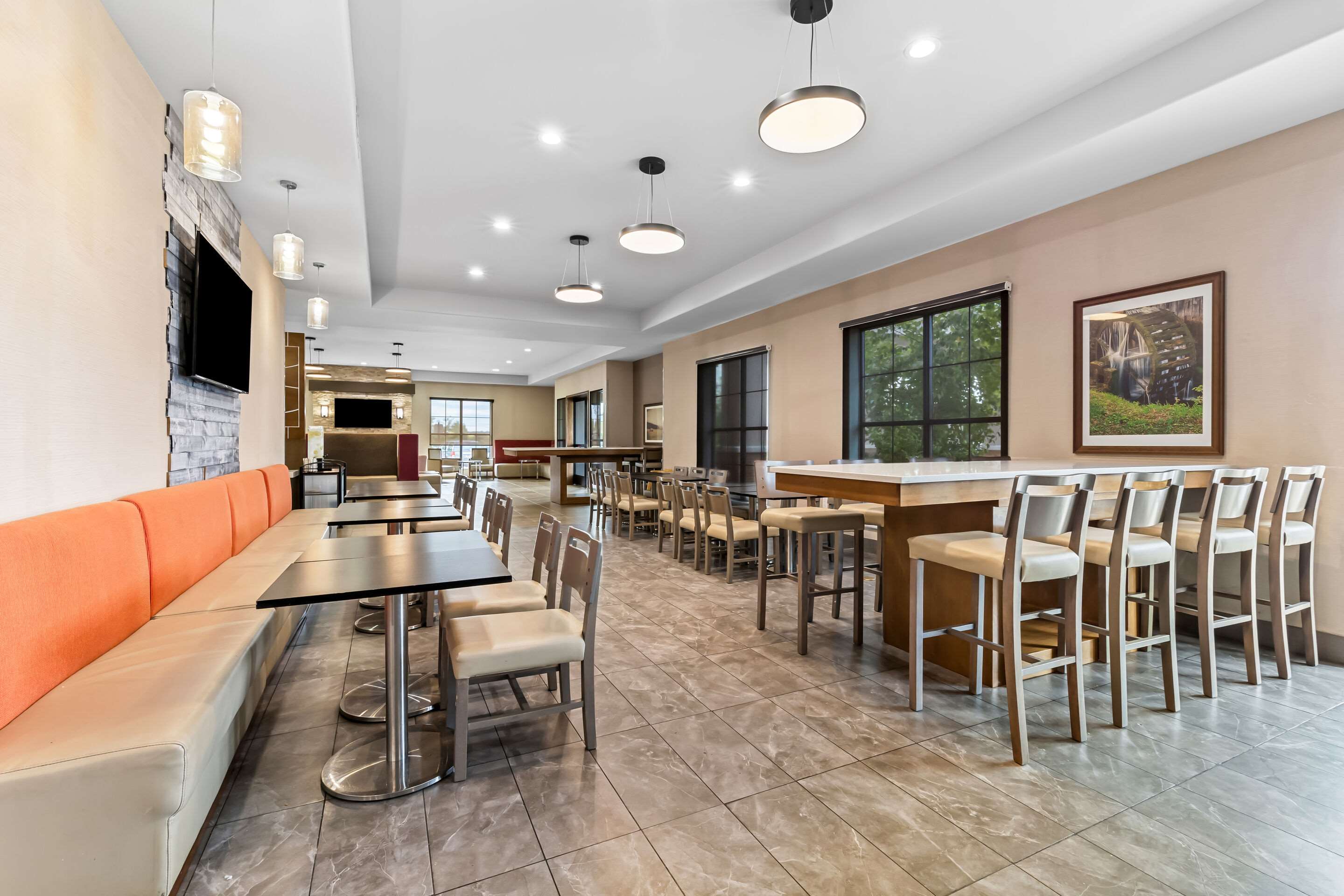 Breakfast area | Comfort Suites