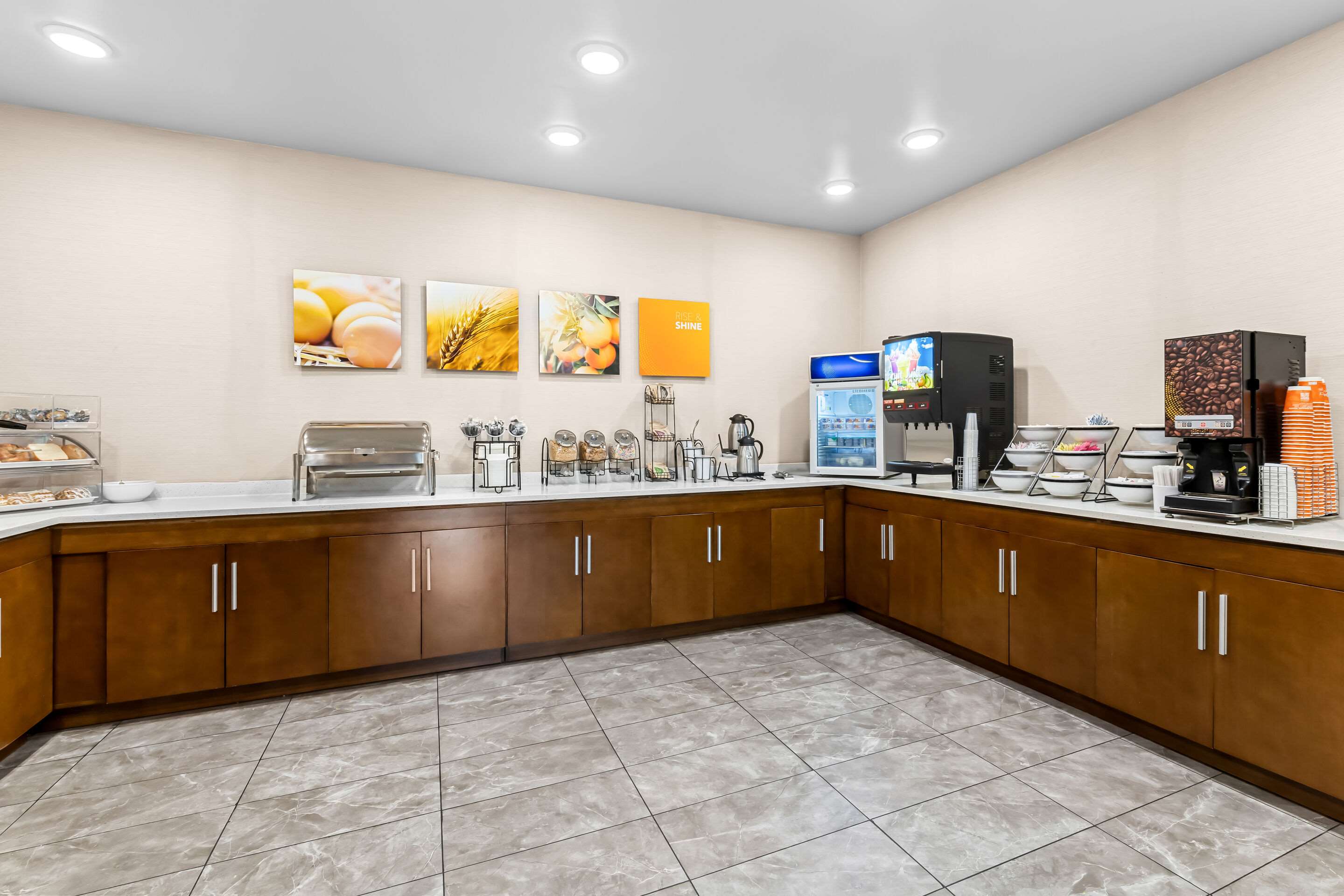 Breakfast area | Comfort Suites