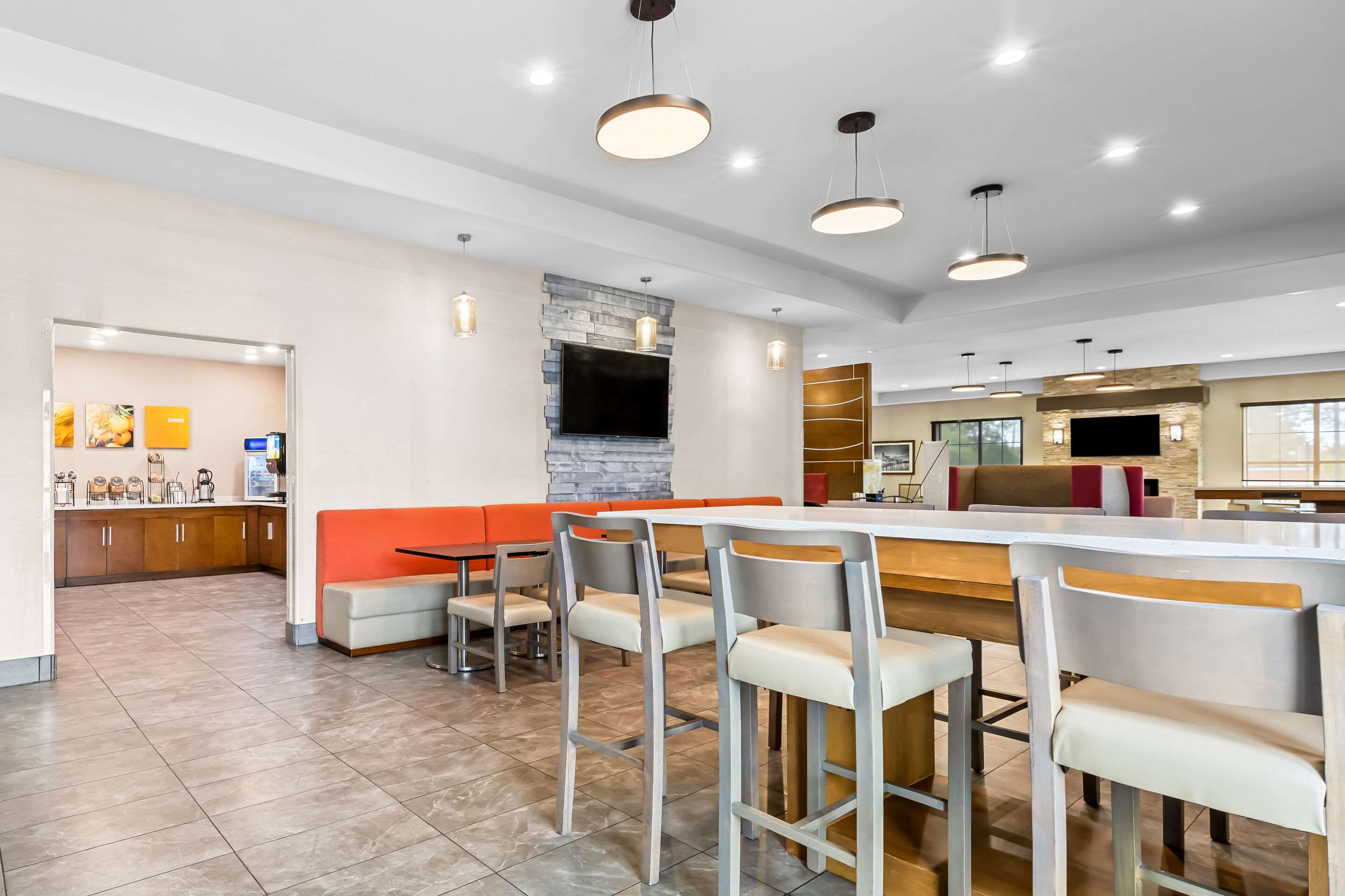 Breakfast area | Comfort Suites