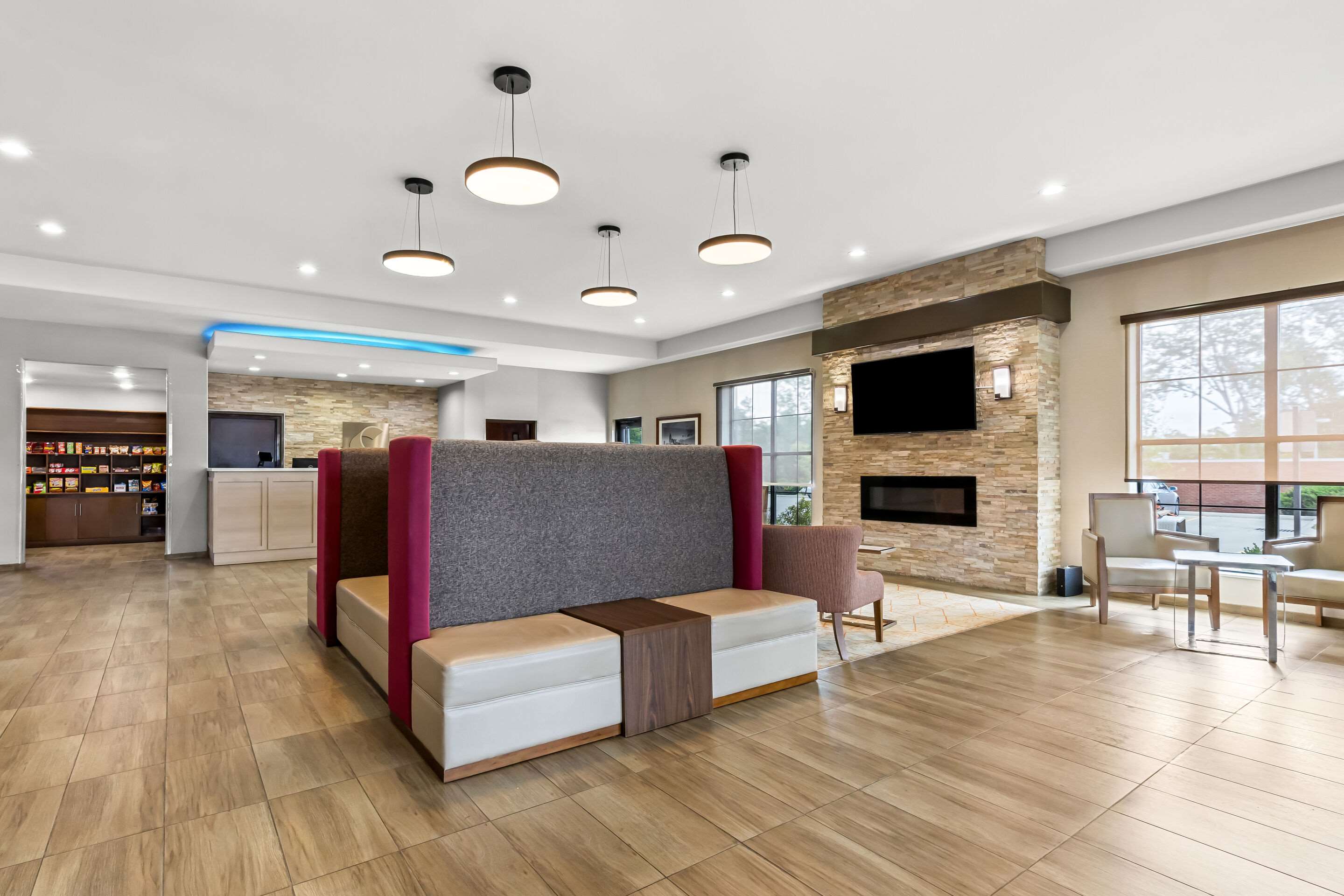 Front desk | Comfort Suites