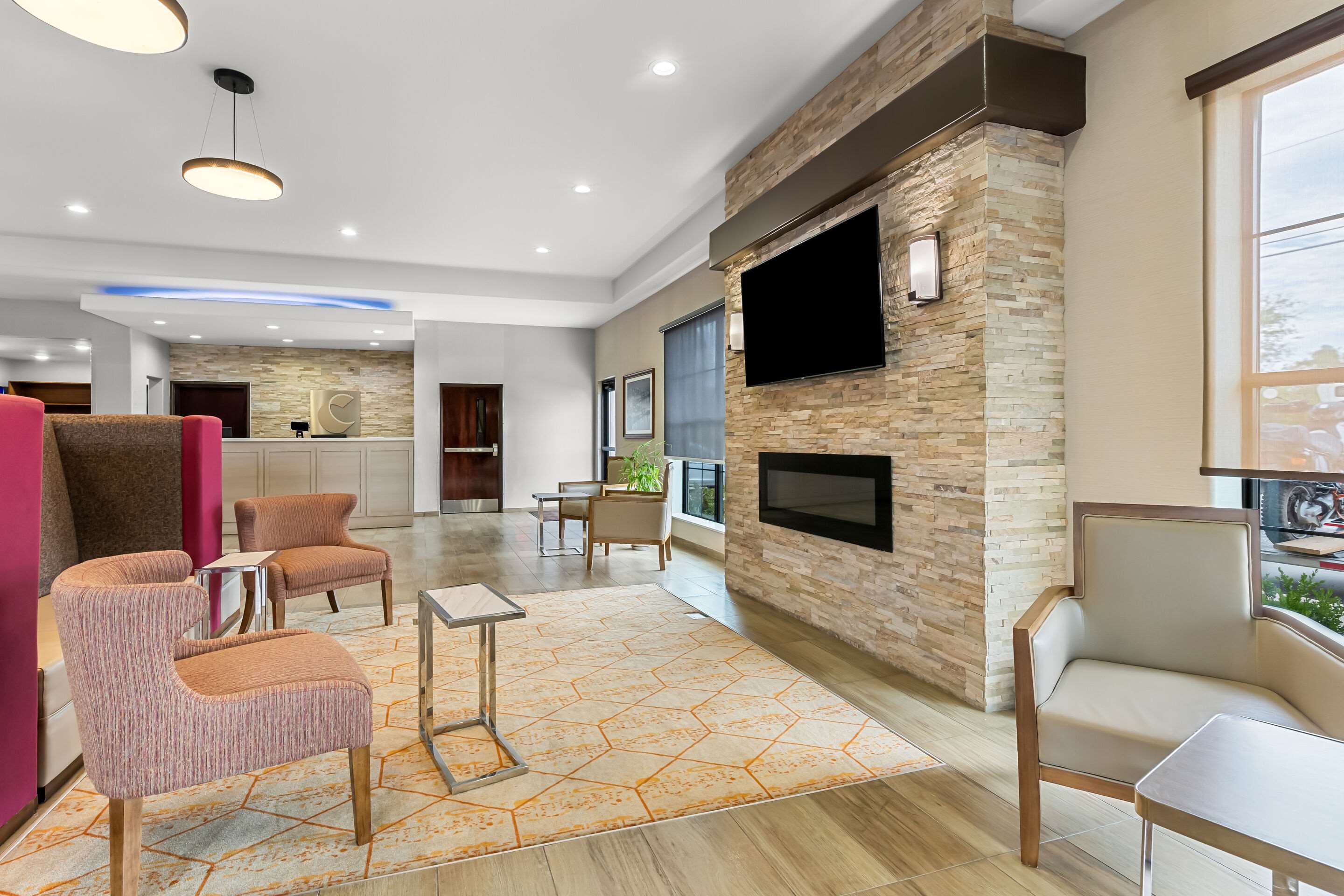 Spacious lobby | Comfort Suites
