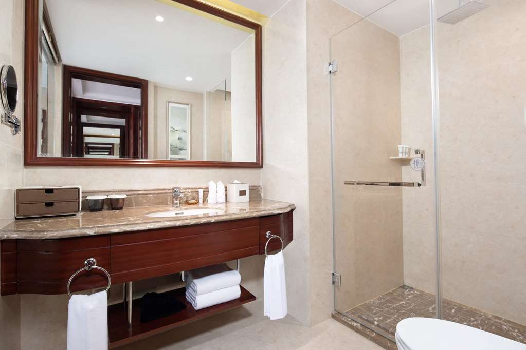 WYNDHAM GARDEN WUXI HUISHAN-guestroom-Guest Room,Bathroom,On-Site.jpg