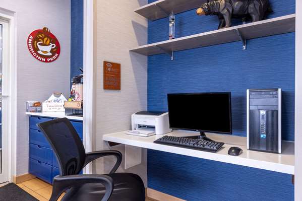 Conference Area - AmericInn Duluth